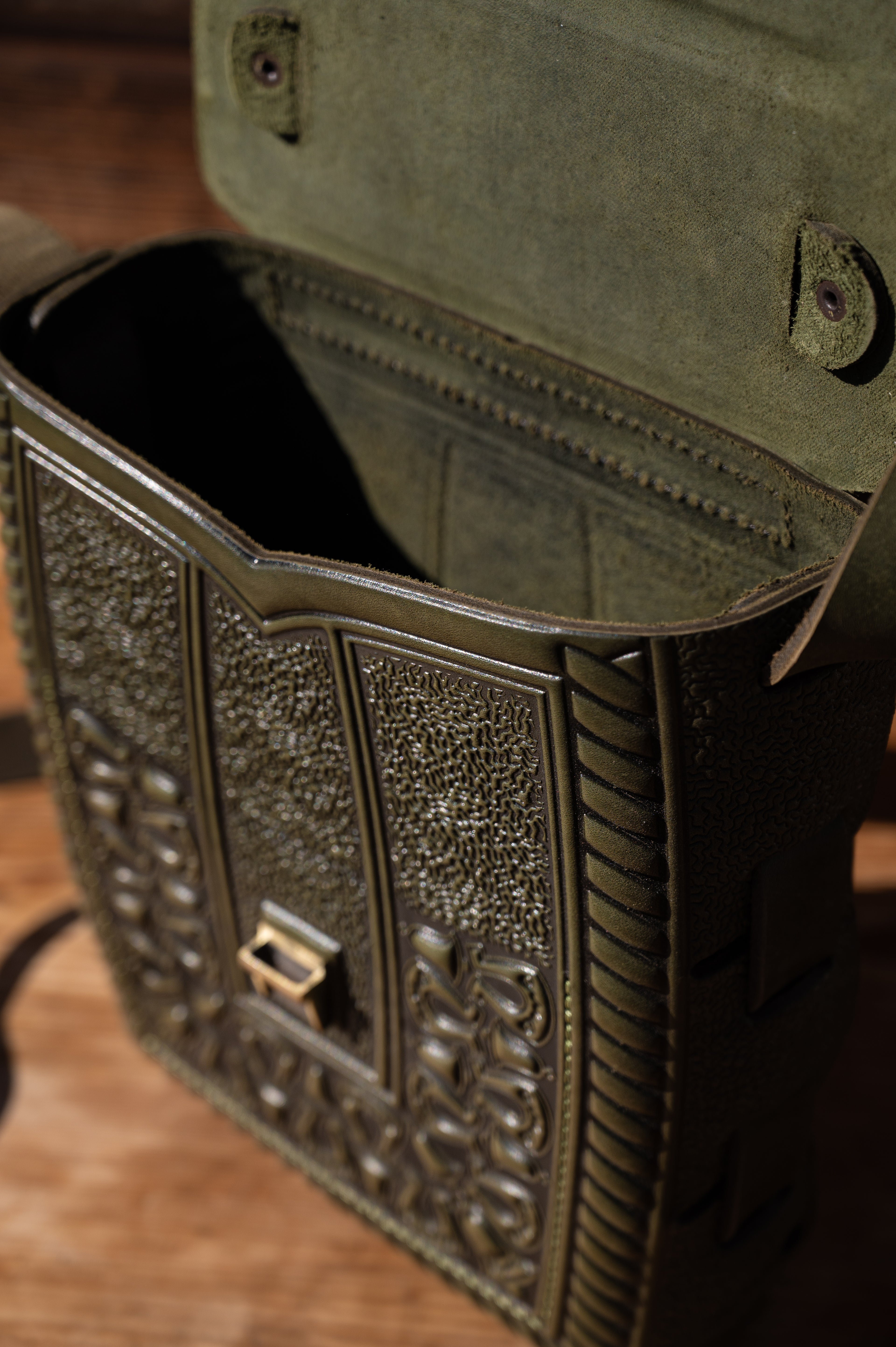 Leather bag “Horseshoe”