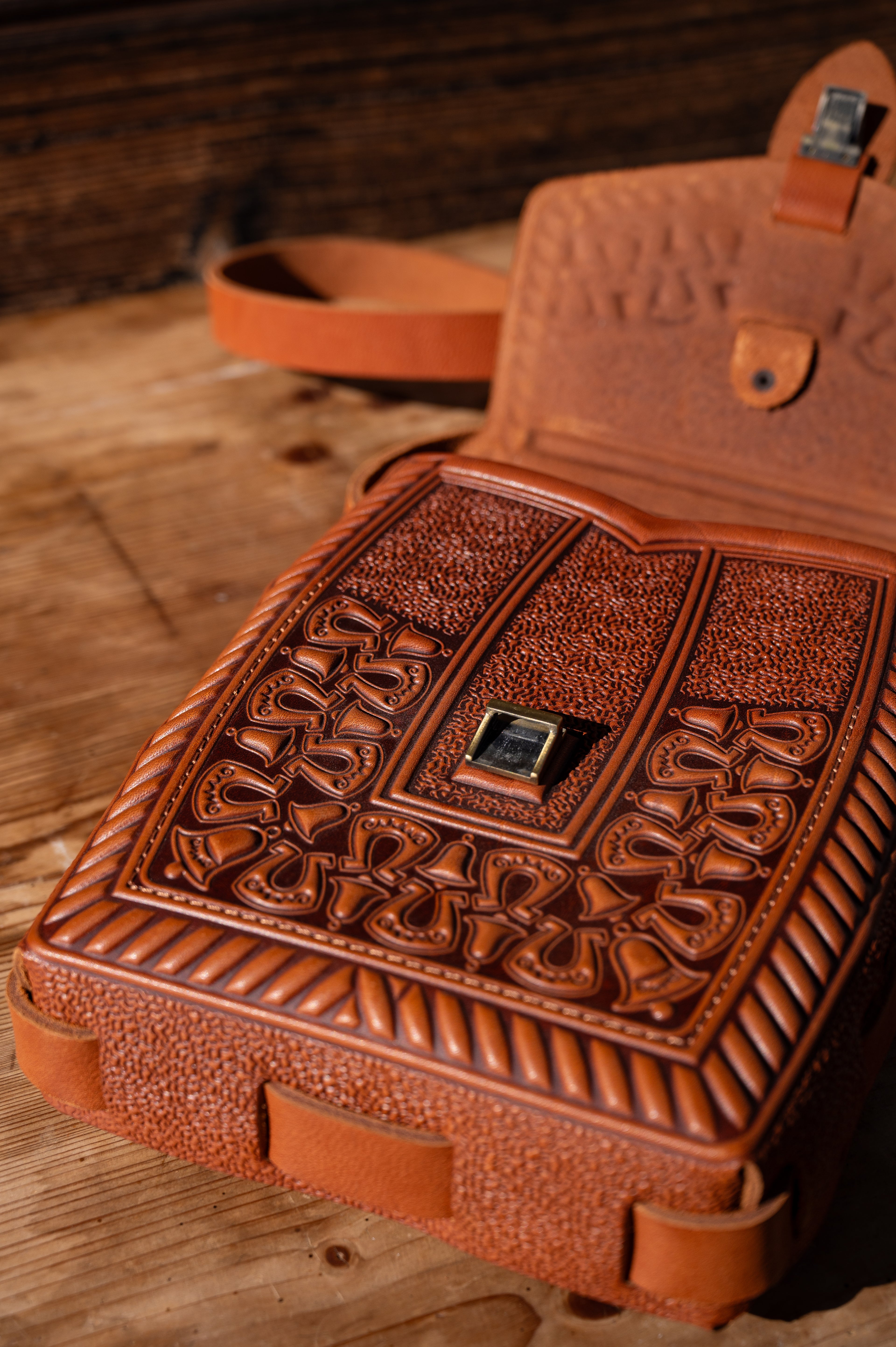 Leather bag “Horseshoe”